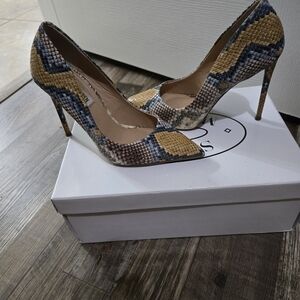 Steve Madden Yellow and Blue Patterned Heels